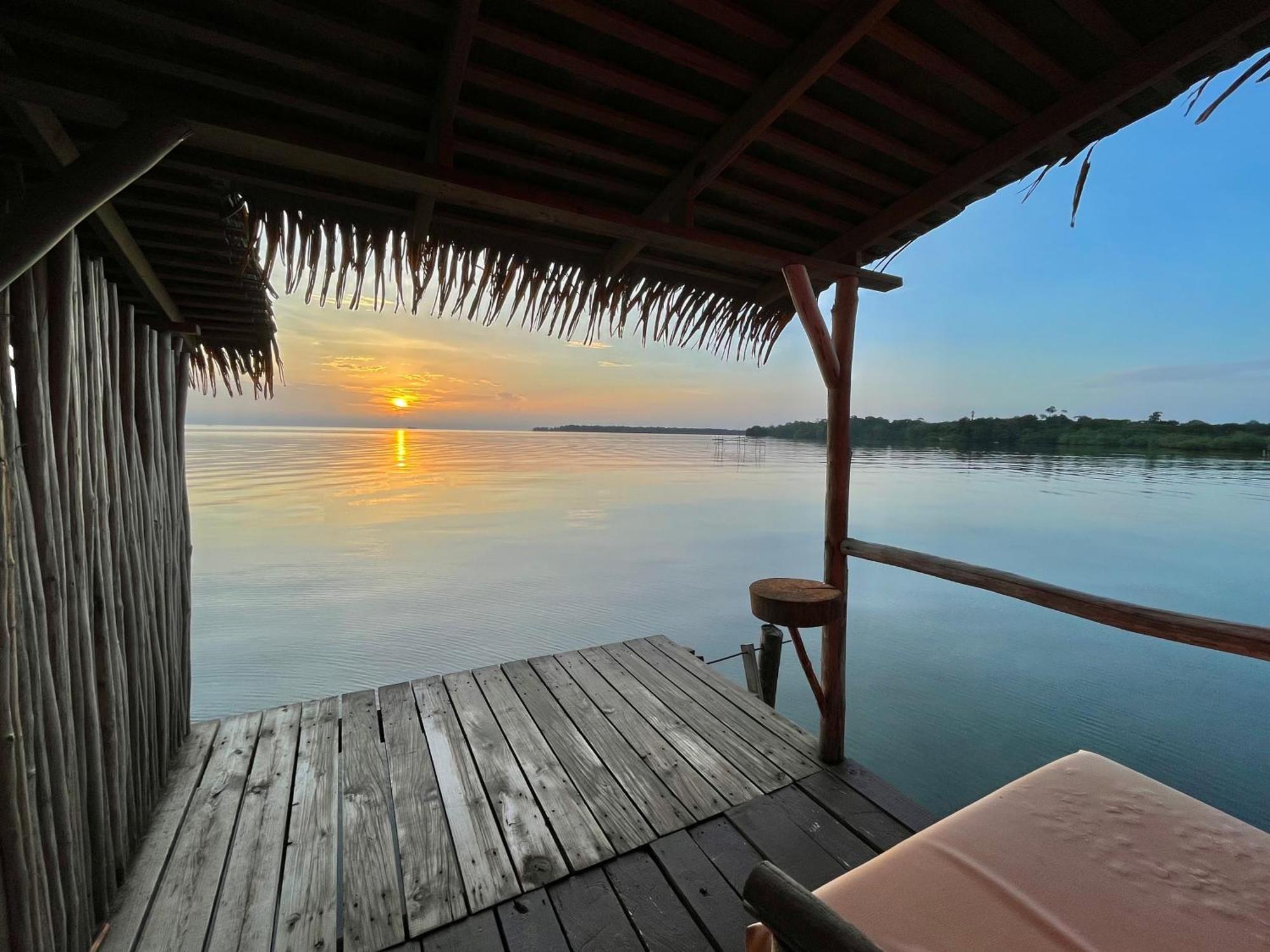 Urraca Monkey Island Eco Resort (Adults Only) Punta Laurel Exteriör bild