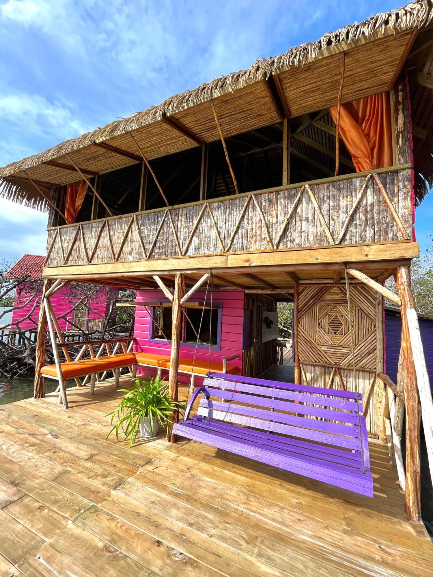 Urraca Monkey Island Eco Resort (Adults Only) Punta Laurel Exteriör bild
