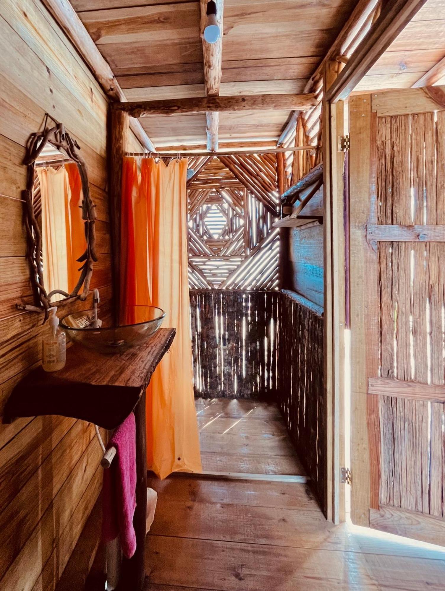 Urraca Monkey Island Eco Resort (Adults Only) Punta Laurel Exteriör bild