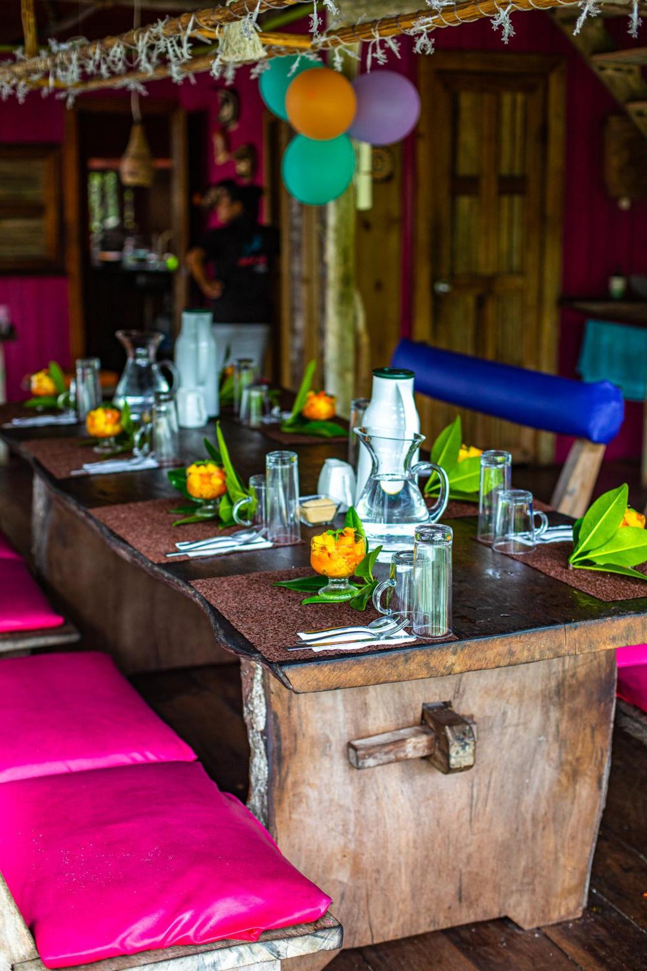 Urraca Monkey Island Eco Resort (Adults Only) Punta Laurel Exteriör bild